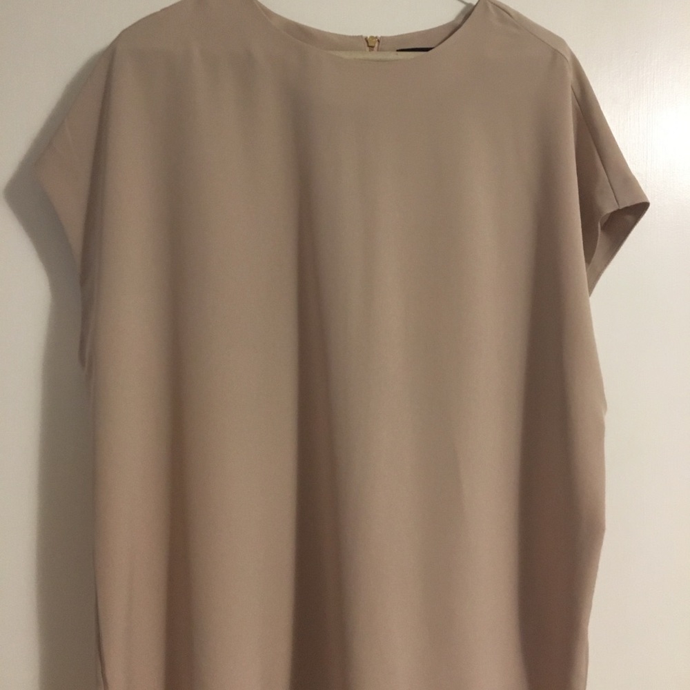 NWOT never worn Express Top w/ zipper back